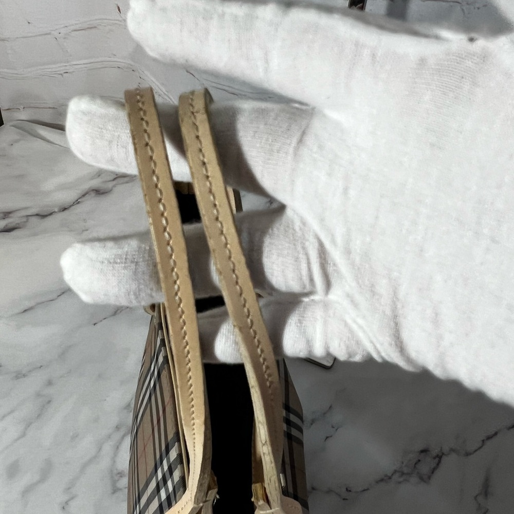 GUC Burberry Small Nova Check Tote - Picture 8 of 9